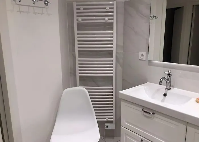 Cosy Centre 5min Train Station 公寓